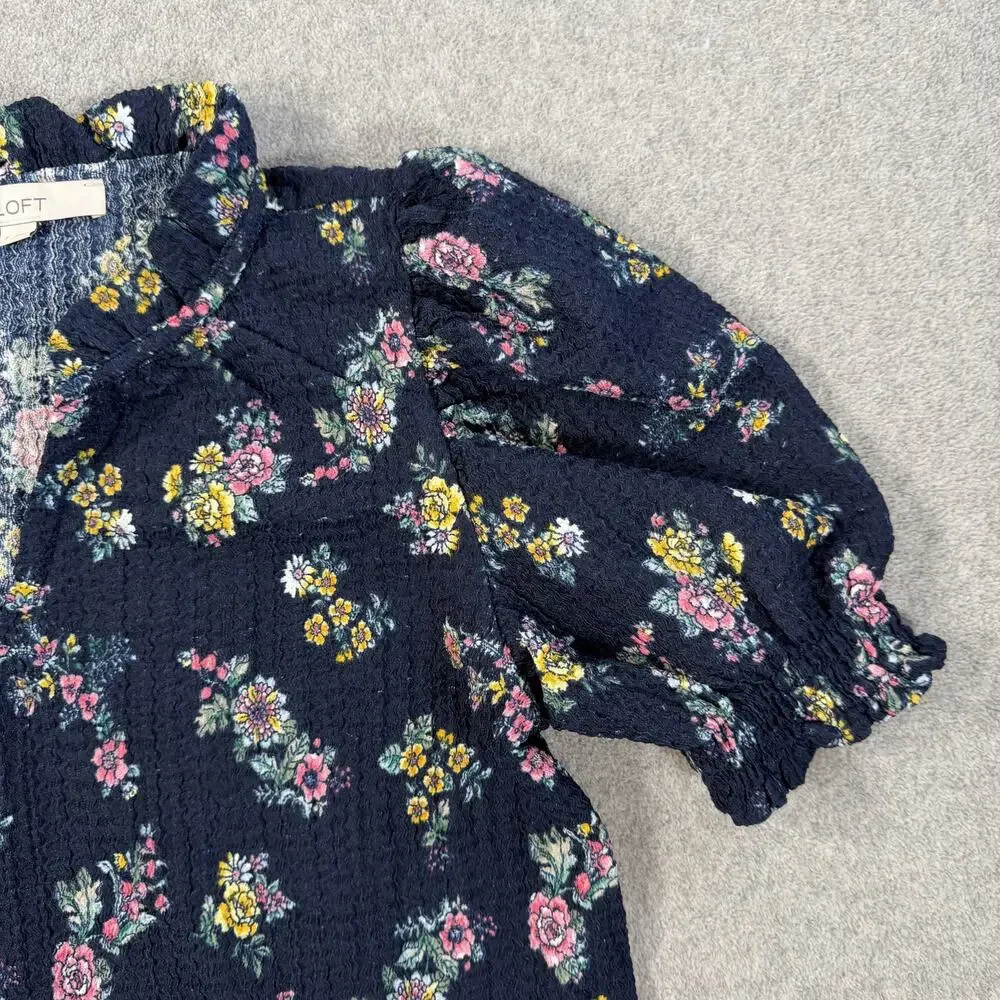 LOFT Women's Small Navy Blue Floral Puff Sleeve V-Neck Blouse Top Textured